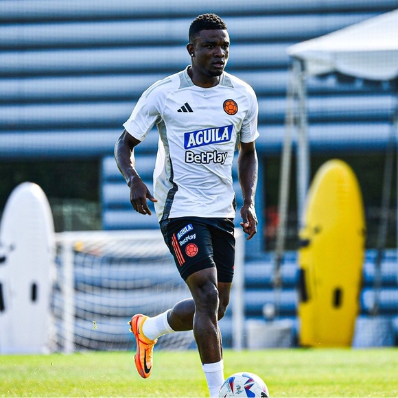 Rare adidas Colombia training jersey 2024. Won’t find in the adidas store. - Picture 4 of 5